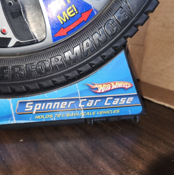 2005 Hot Wheels 2-Sided Tire Spinner Car Case for 72 cars - Picture 2 of 8